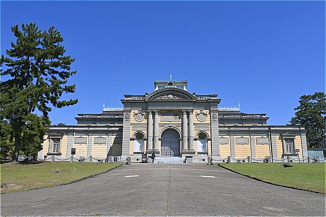 奈良国立博物館