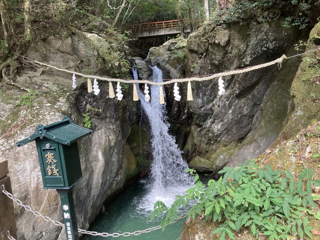東の滝(龍神の滝)